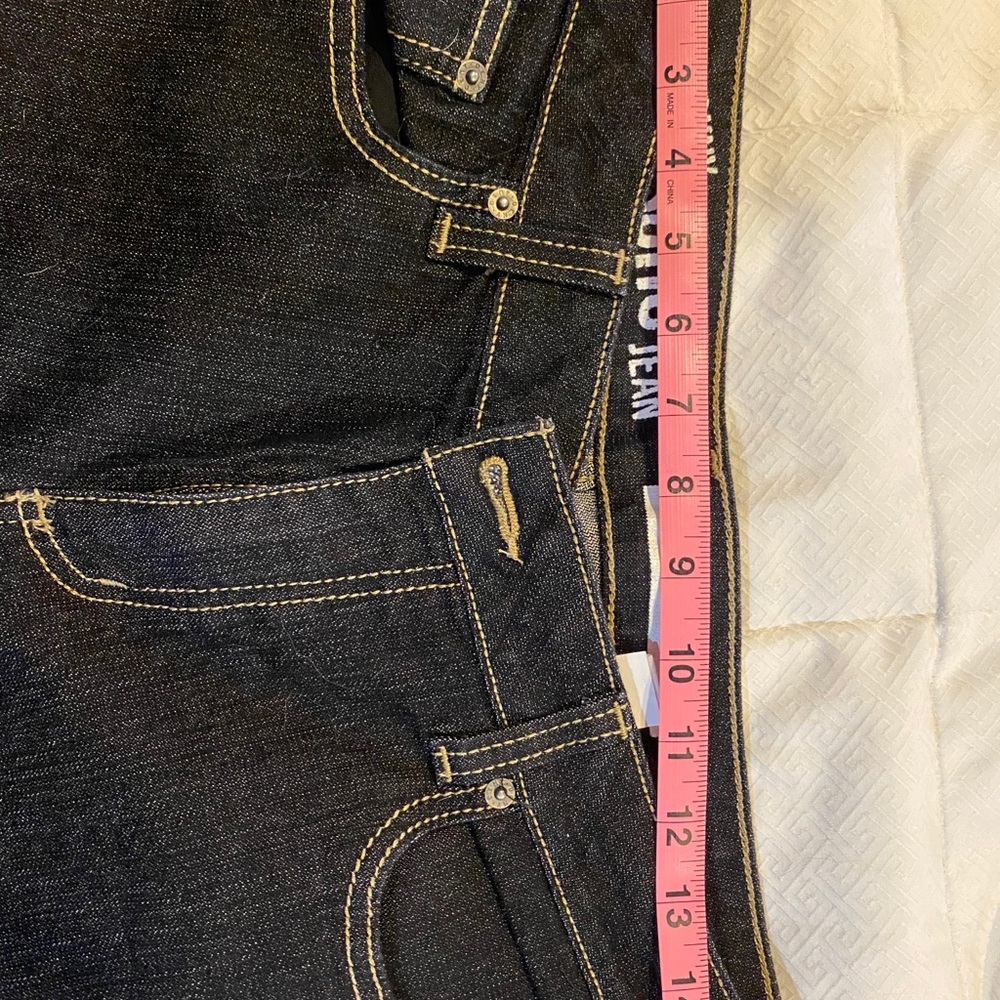 Gorgeous DKNY Soho Jeans - Picture 7 of 8